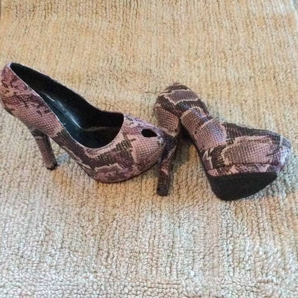 Women’s Michael Antonio high heels size 5 1/2.